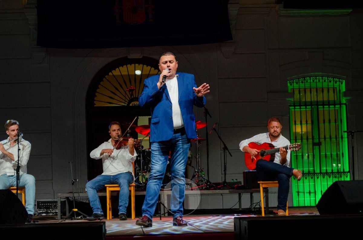 Chemi se gana a la Plaza de España en una noche de Feria en Tomelloso