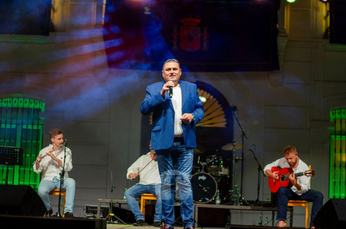 Chemi se gana a la Plaza de España en una noche de Feria en Tomelloso