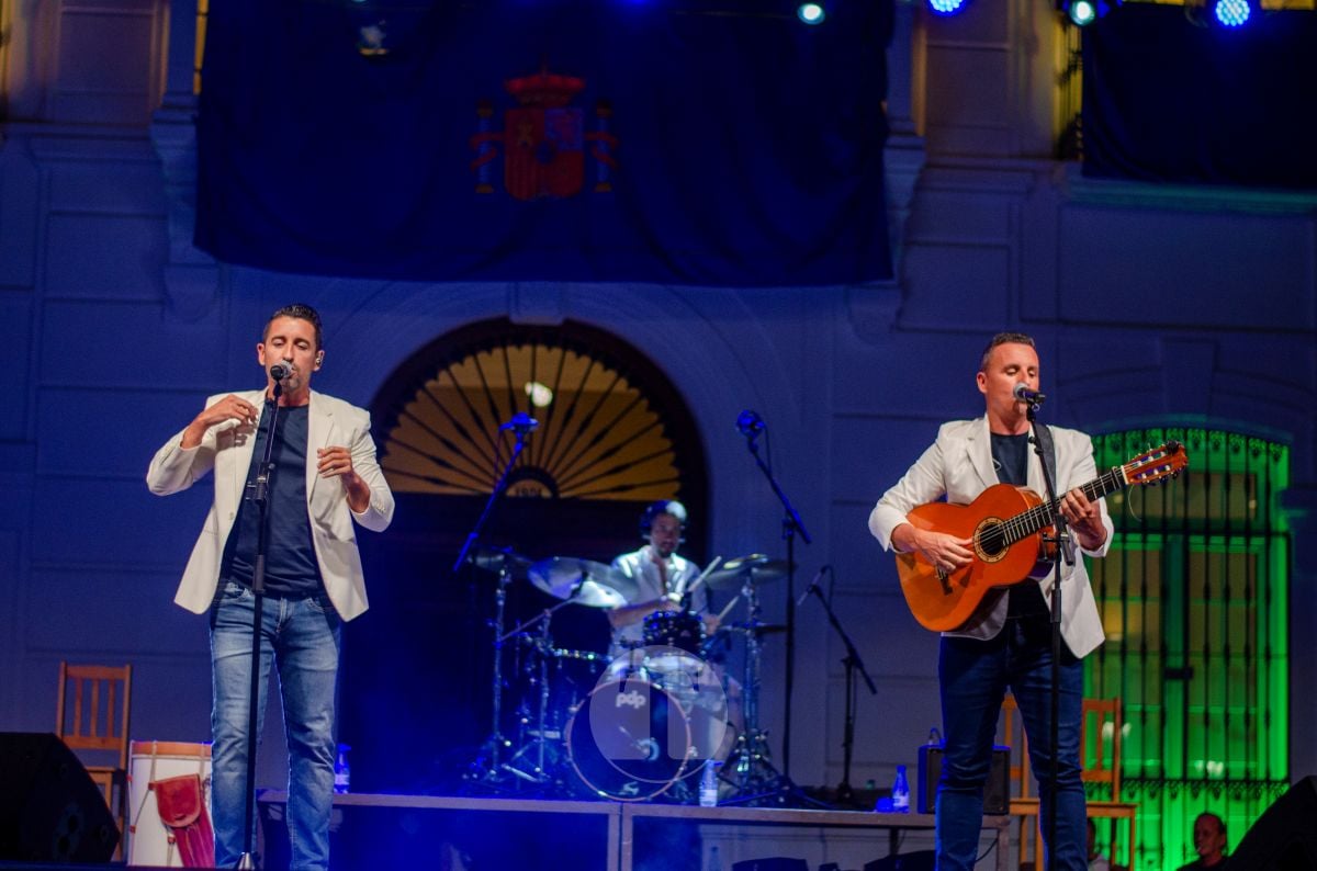 Chemi se gana a la Plaza de España en una noche de Feria en Tomelloso