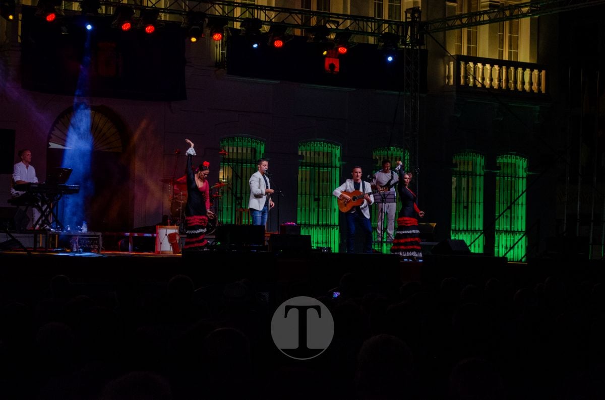 Chemi se gana a la Plaza de España en una noche de Feria en Tomelloso