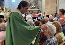 La Patrona reúne a mayores y enfermos en una de las celebraciones más emotivas de la Feria de Tomelloso