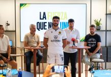 El Atlético Tomelloso viste de blanco su nueva equipación con un guiño a su historia