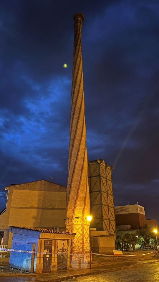 Un rayo daña la Chimenea de Fábregas durante la tormenta en Tomelloso