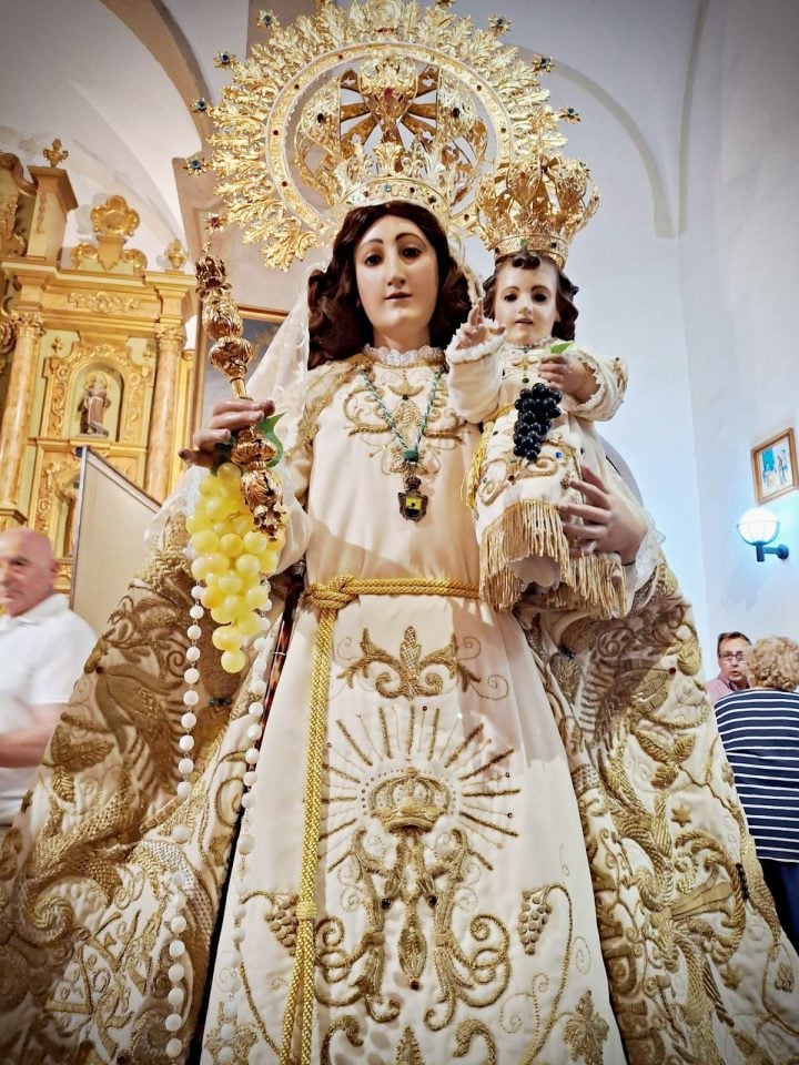 La Virgen de las Viñas ya luce sus galas para la Feria de Tomelloso 2026