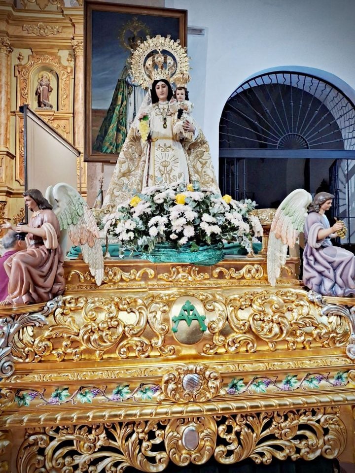 La Virgen de las Viñas ya luce sus galas para la Feria de Tomelloso 2026