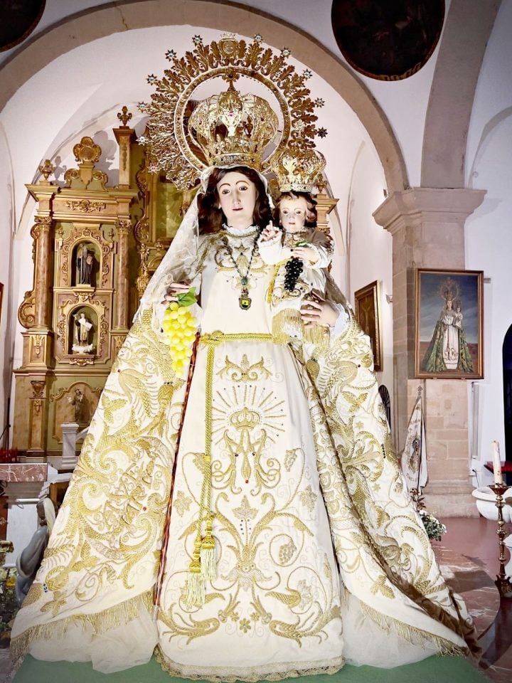 La Virgen de las Viñas ya luce sus galas para la Feria de Tomelloso 2026