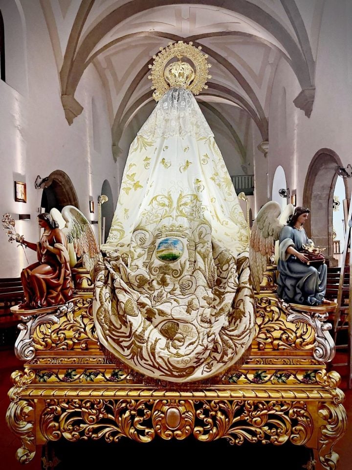 La Virgen de las Viñas ya luce sus galas para la Feria de Tomelloso 2026