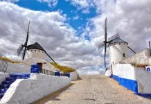 Campo de Criptana convierte sus molinos y el Albaicín en un gran escenario teatral al aire libre