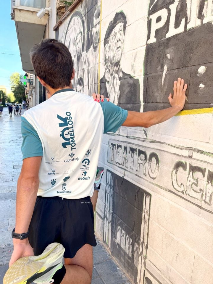 La 10K Ciudad de Tomelloso presenta una camiseta inspirada en el cielo y el paisaje manchego