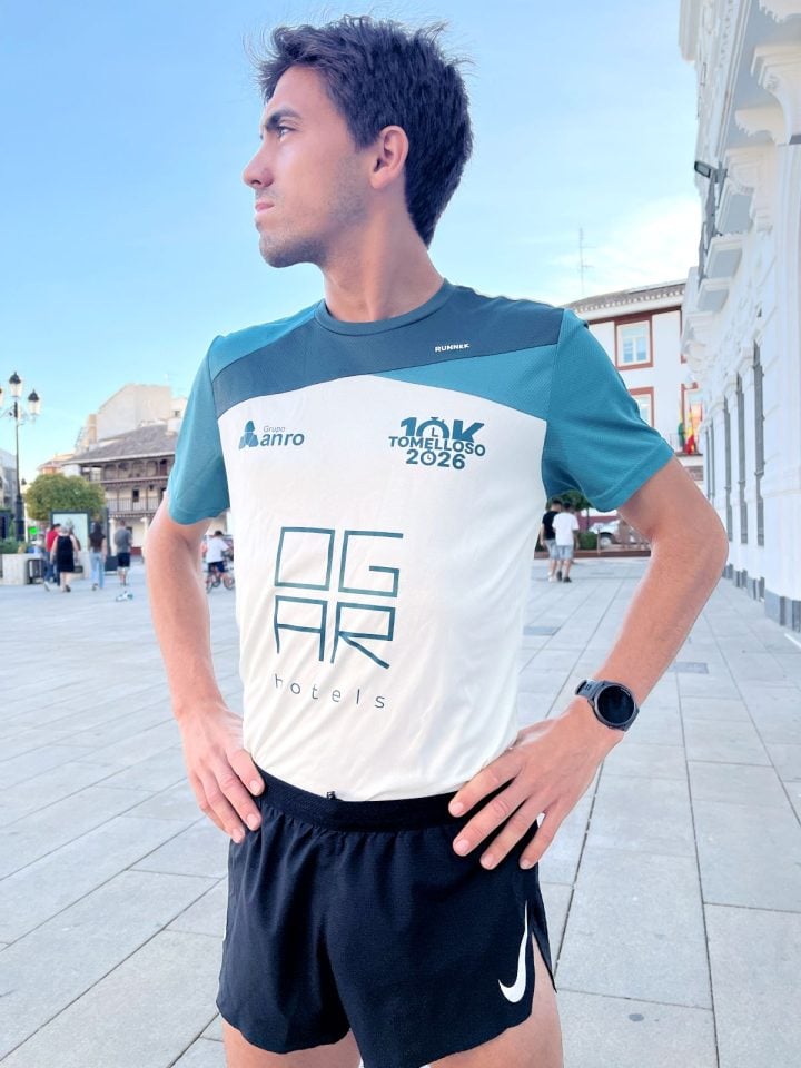 La 10K Ciudad de Tomelloso presenta una camiseta inspirada en el cielo y el paisaje manchego