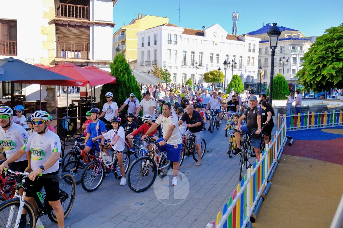 Cientos de vecinos disfrutan en Tomelloso de una multitudinaria jornada del Día de la Bici