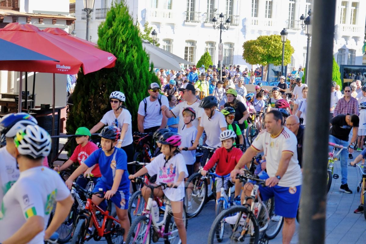 Cientos de vecinos disfrutan en Tomelloso de una multitudinaria jornada del Día de la Bici