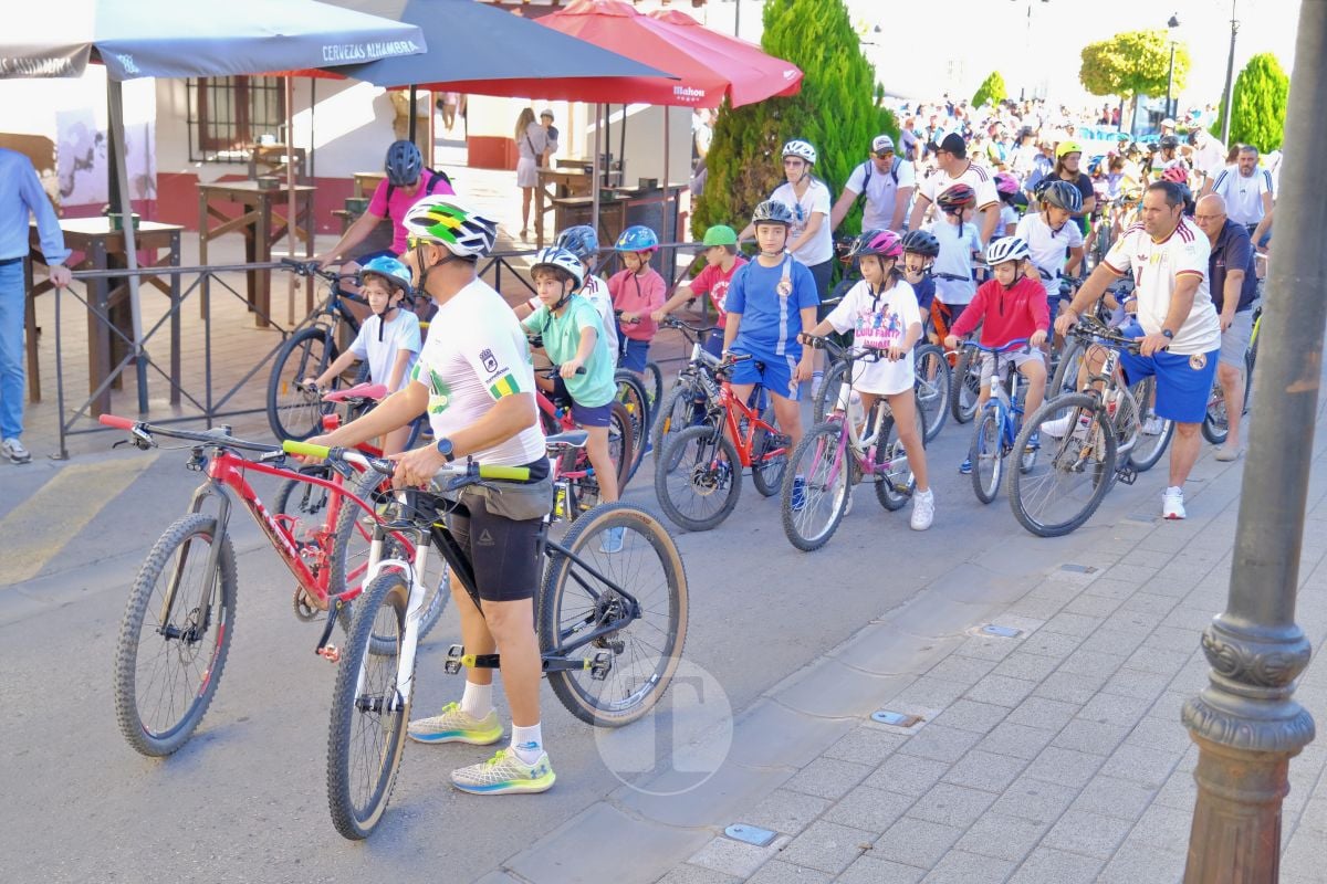 Cientos de vecinos disfrutan en Tomelloso de una multitudinaria jornada del Día de la Bici