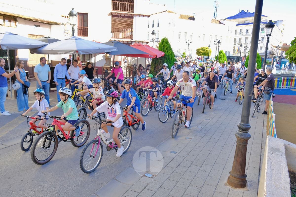 Cientos de vecinos disfrutan en Tomelloso de una multitudinaria jornada del Día de la Bici