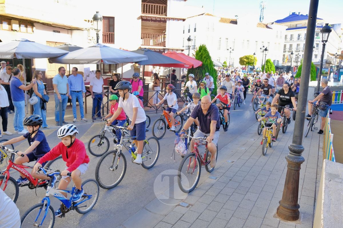 Cientos de vecinos disfrutan en Tomelloso de una multitudinaria jornada del Día de la Bici