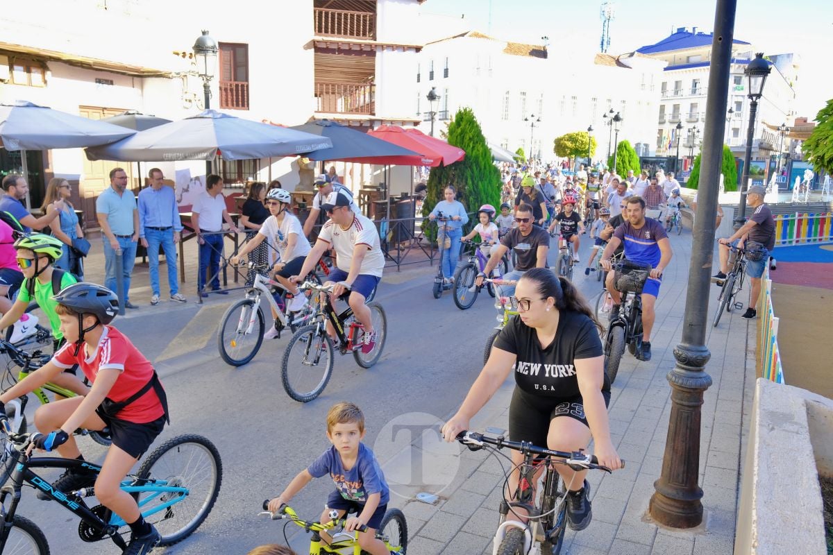 Cientos de vecinos disfrutan en Tomelloso de una multitudinaria jornada del Día de la Bici