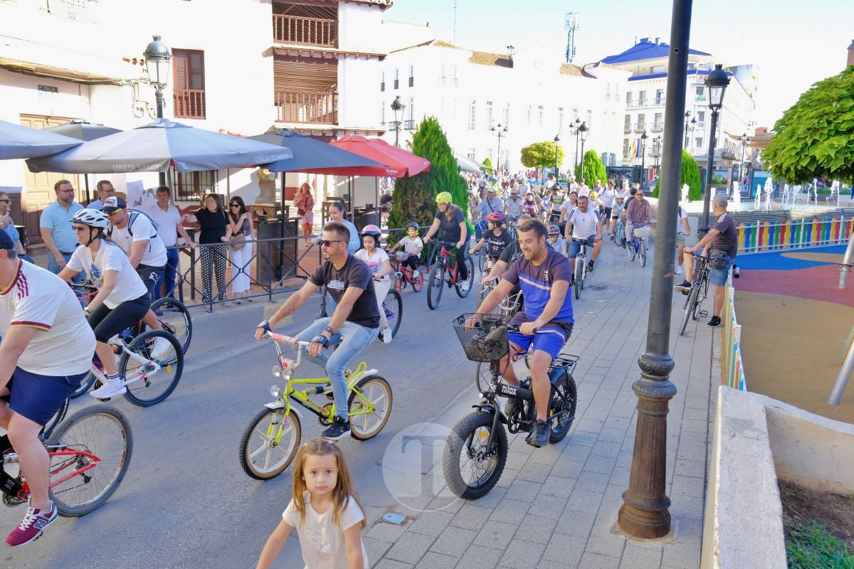 Cientos de vecinos disfrutan en Tomelloso de una multitudinaria jornada del Día de la Bici