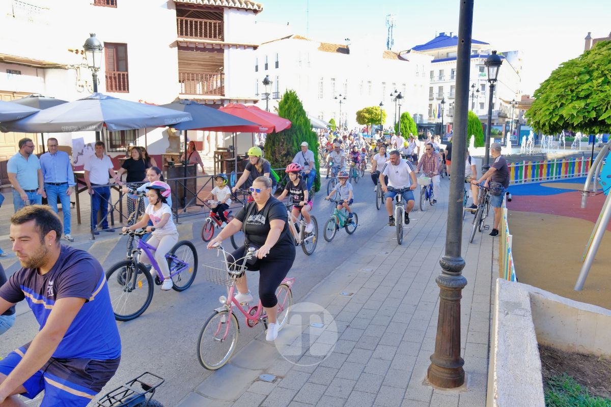Cientos de vecinos disfrutan en Tomelloso de una multitudinaria jornada del Día de la Bici