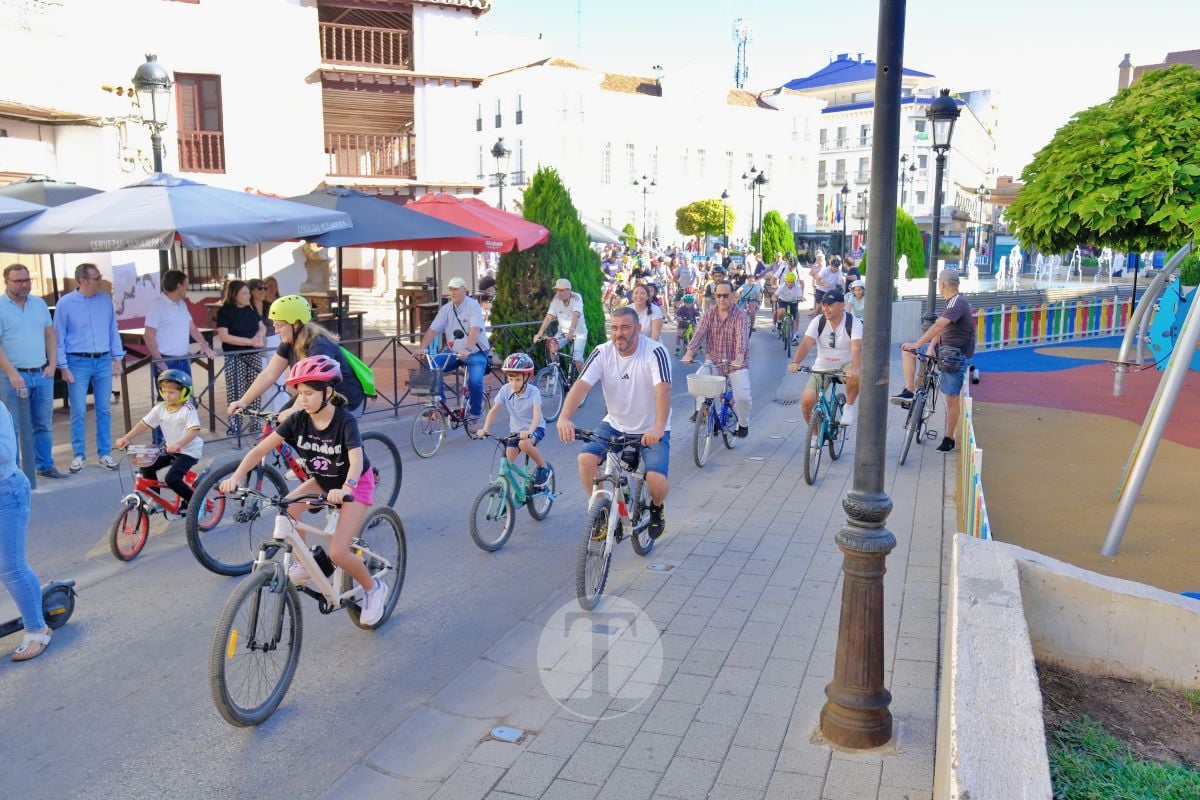 Cientos de vecinos disfrutan en Tomelloso de una multitudinaria jornada del Día de la Bici