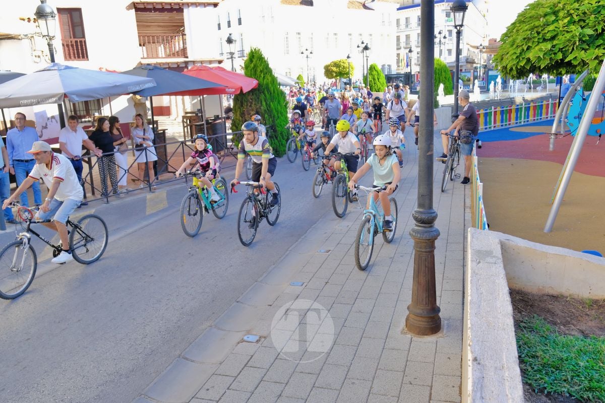 Cientos de vecinos disfrutan en Tomelloso de una multitudinaria jornada del Día de la Bici