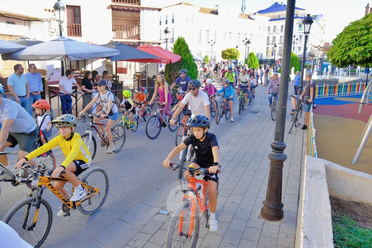 Cientos de vecinos disfrutan en Tomelloso de una multitudinaria jornada del Día de la Bici