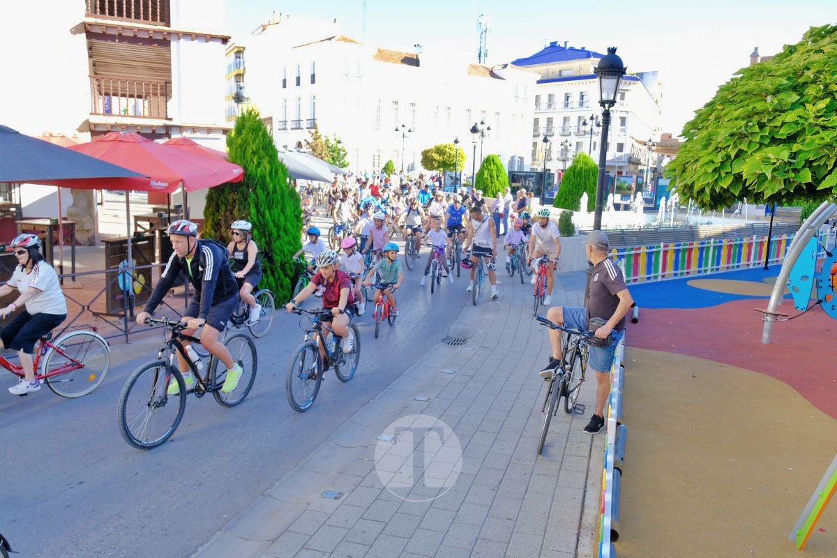 Cientos de vecinos disfrutan en Tomelloso de una multitudinaria jornada del Día de la Bici