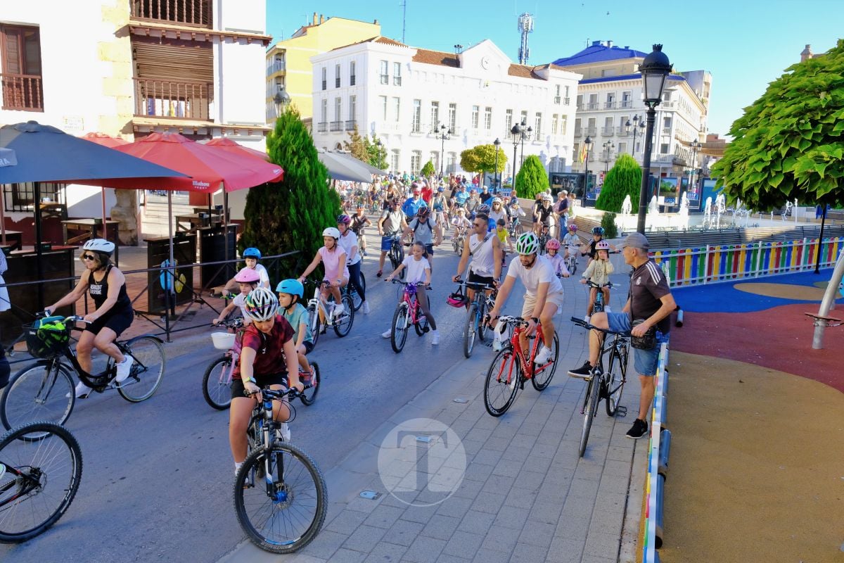 Cientos de vecinos disfrutan en Tomelloso de una multitudinaria jornada del Día de la Bici