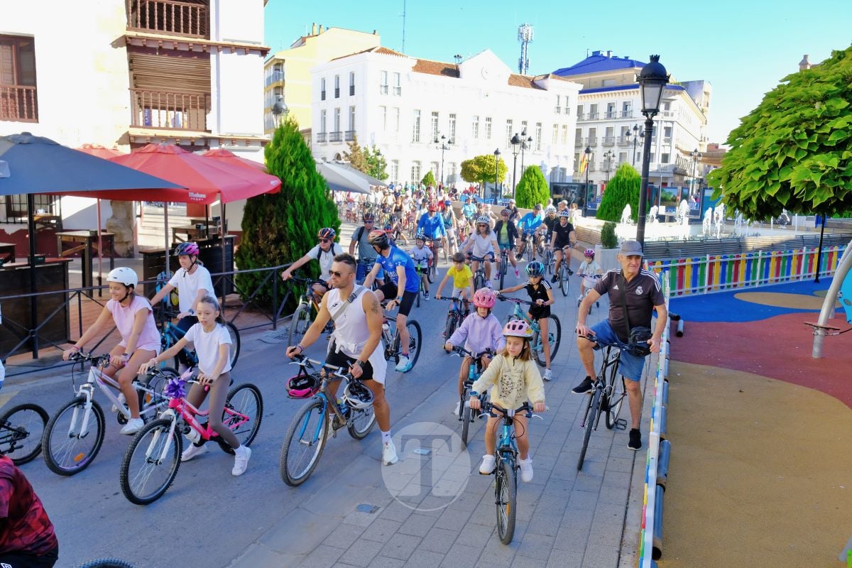 Cientos de vecinos disfrutan en Tomelloso de una multitudinaria jornada del Día de la Bici
