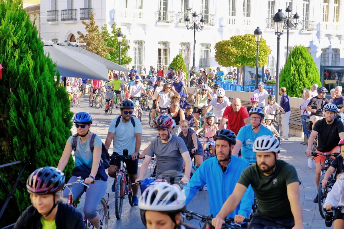 Cientos de vecinos disfrutan en Tomelloso de una multitudinaria jornada del Día de la Bici