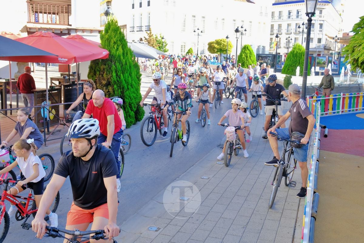 Cientos de vecinos disfrutan en Tomelloso de una multitudinaria jornada del Día de la Bici