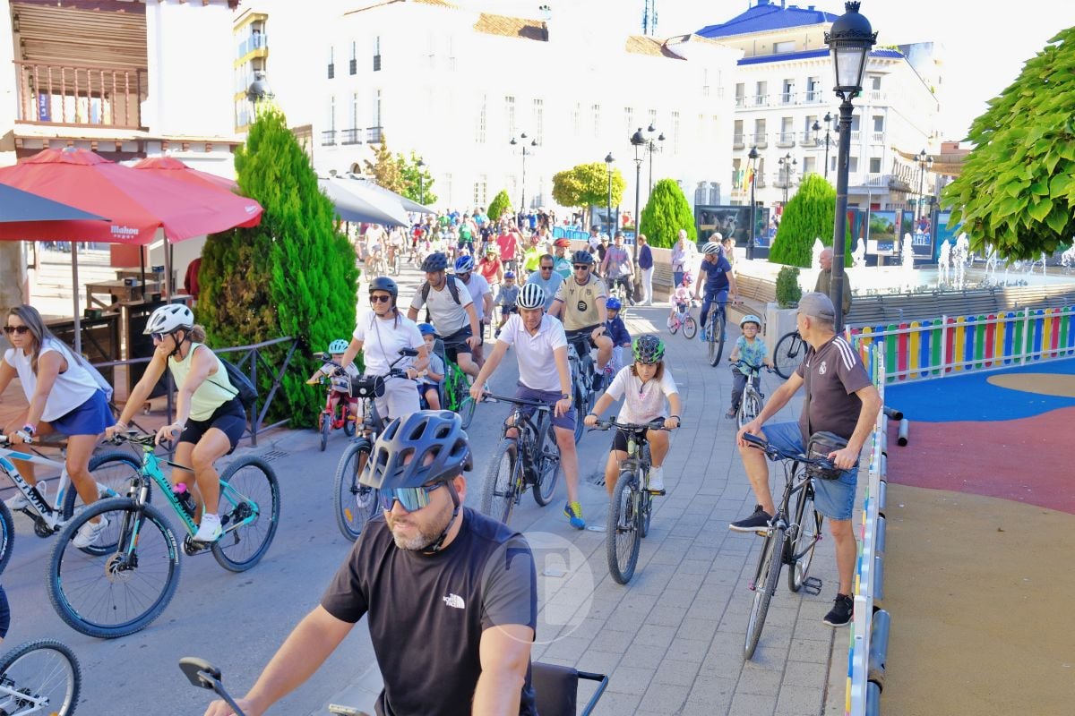 Cientos de vecinos disfrutan en Tomelloso de una multitudinaria jornada del Día de la Bici