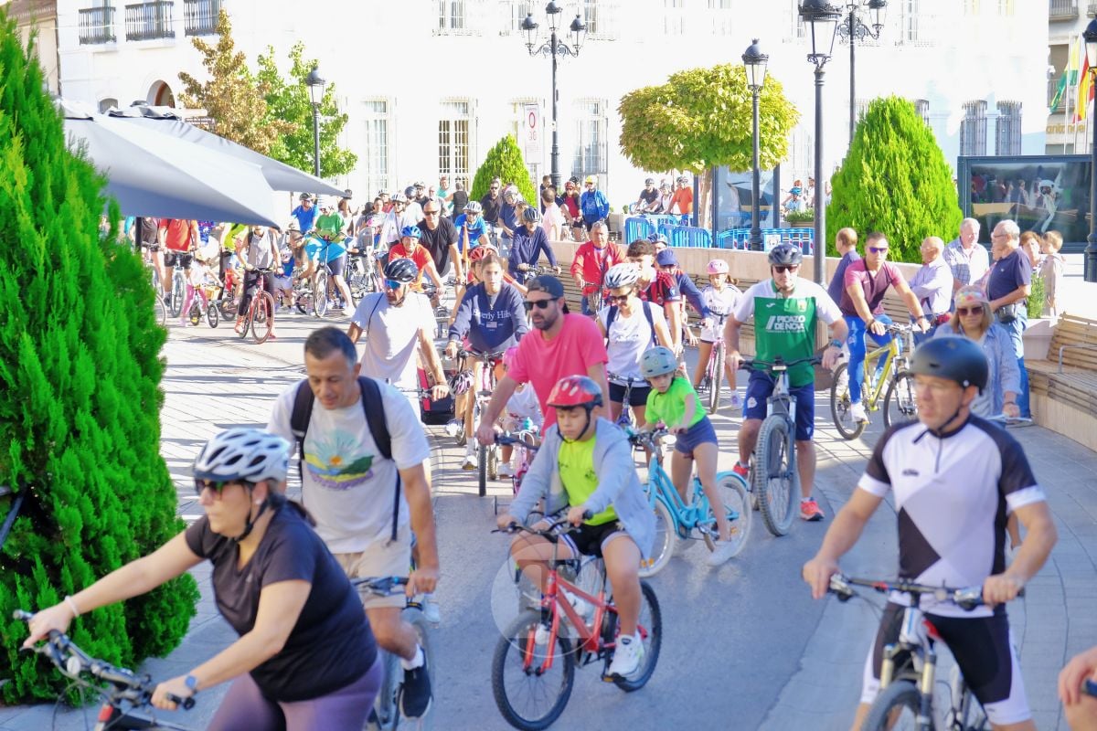 Cientos de vecinos disfrutan en Tomelloso de una multitudinaria jornada del Día de la Bici