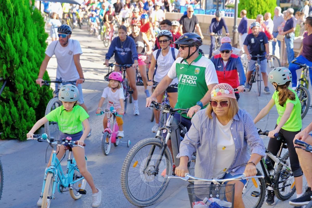 Cientos de vecinos disfrutan en Tomelloso de una multitudinaria jornada del Día de la Bici