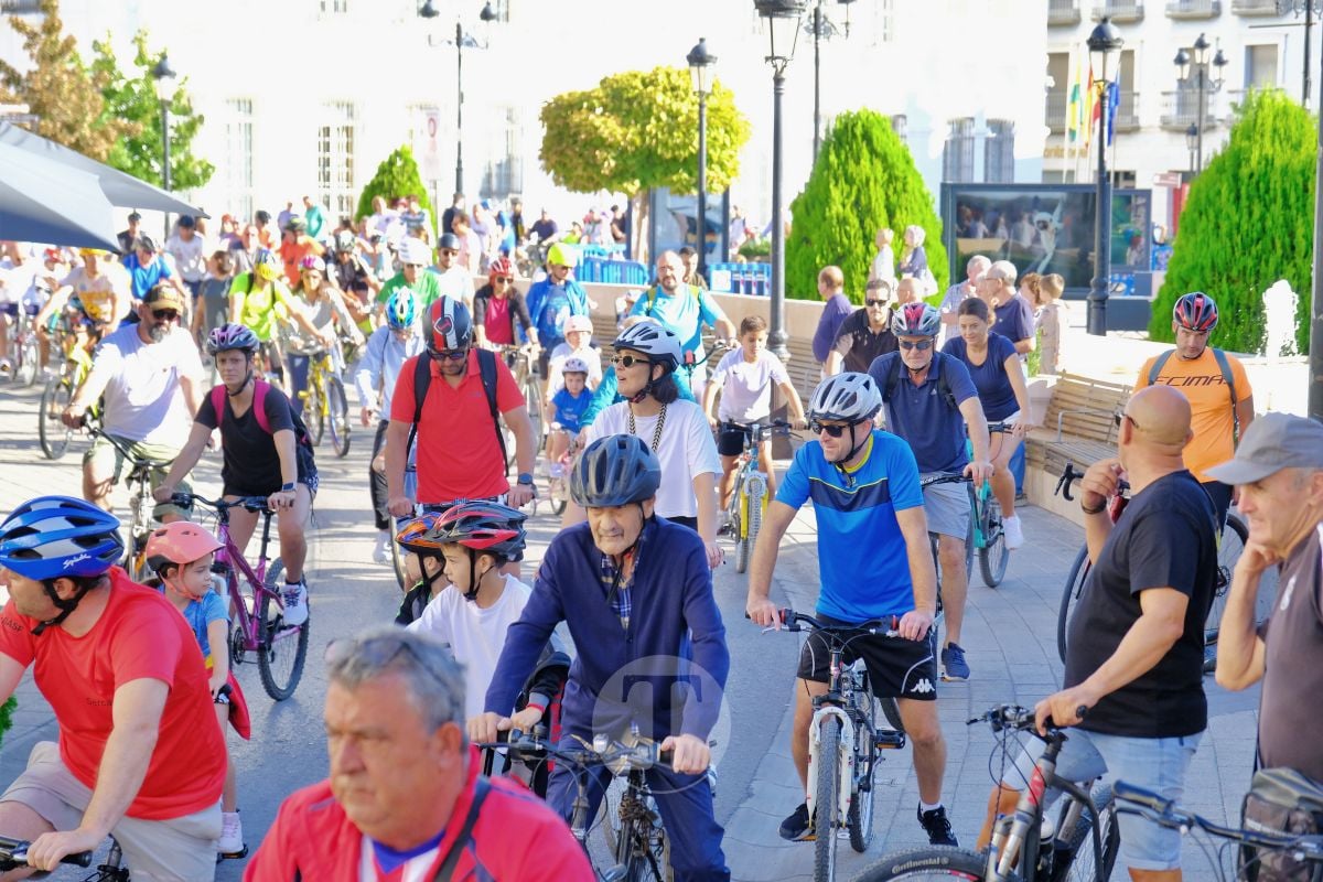 Cientos de vecinos disfrutan en Tomelloso de una multitudinaria jornada del Día de la Bici
