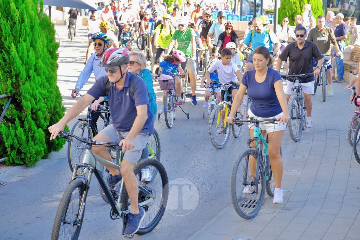 Cientos de vecinos disfrutan en Tomelloso de una multitudinaria jornada del Día de la Bici