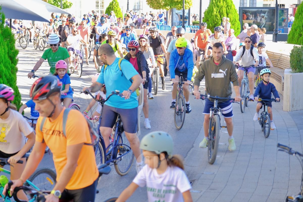 Cientos de vecinos disfrutan en Tomelloso de una multitudinaria jornada del Día de la Bici
