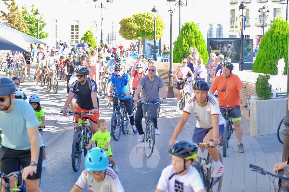 Cientos de vecinos disfrutan en Tomelloso de una multitudinaria jornada del Día de la Bici