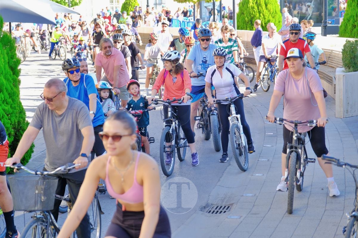 Cientos de vecinos disfrutan en Tomelloso de una multitudinaria jornada del Día de la Bici