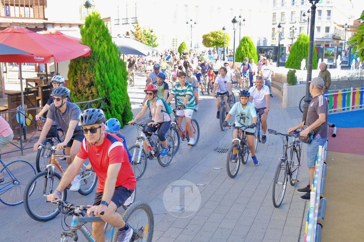 Cientos de vecinos disfrutan en Tomelloso de una multitudinaria jornada del Día de la Bici