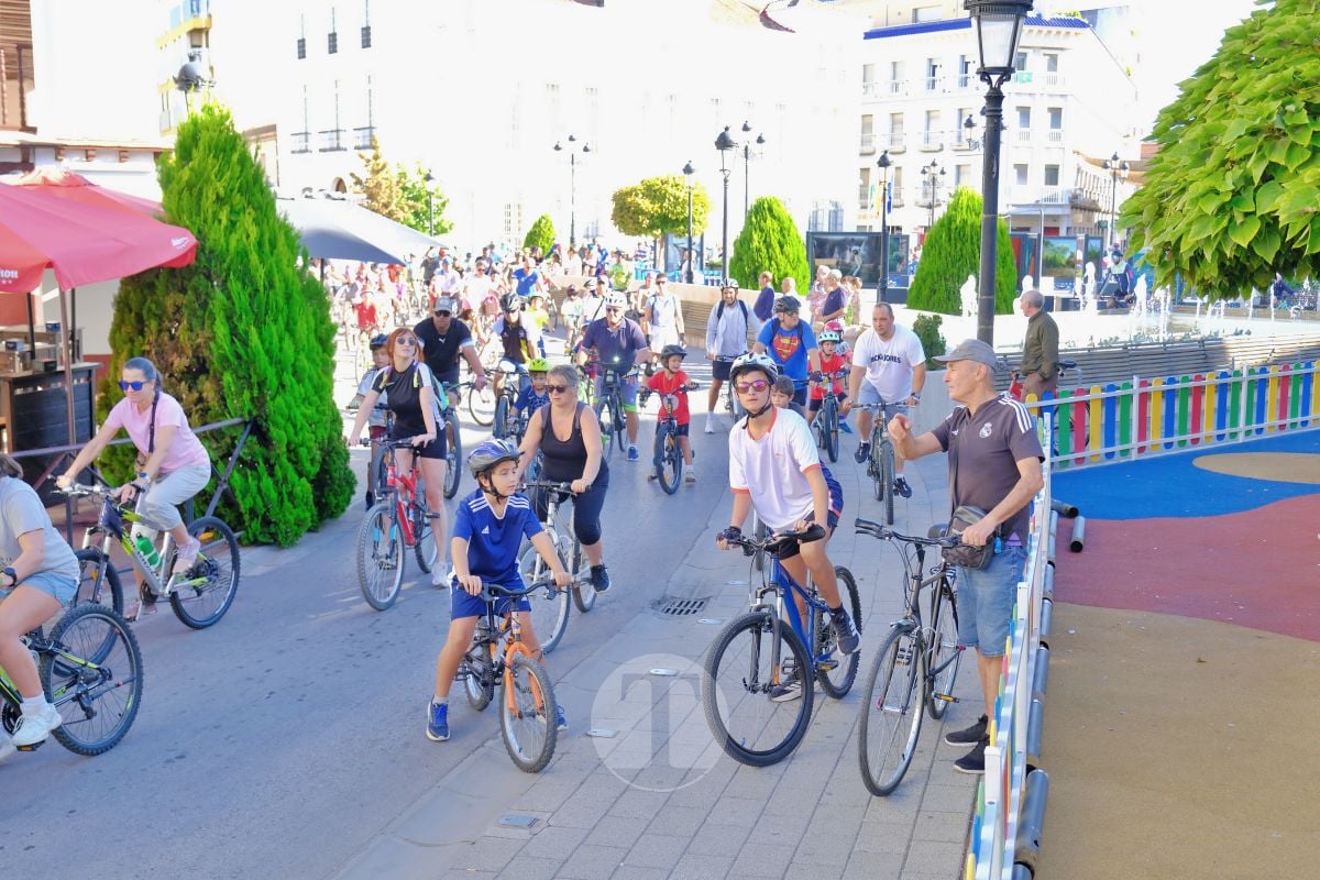Cientos de vecinos disfrutan en Tomelloso de una multitudinaria jornada del Día de la Bici