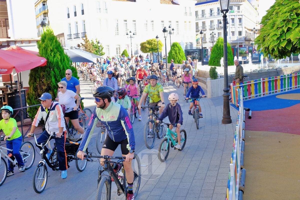 Cientos de vecinos disfrutan en Tomelloso de una multitudinaria jornada del Día de la Bici