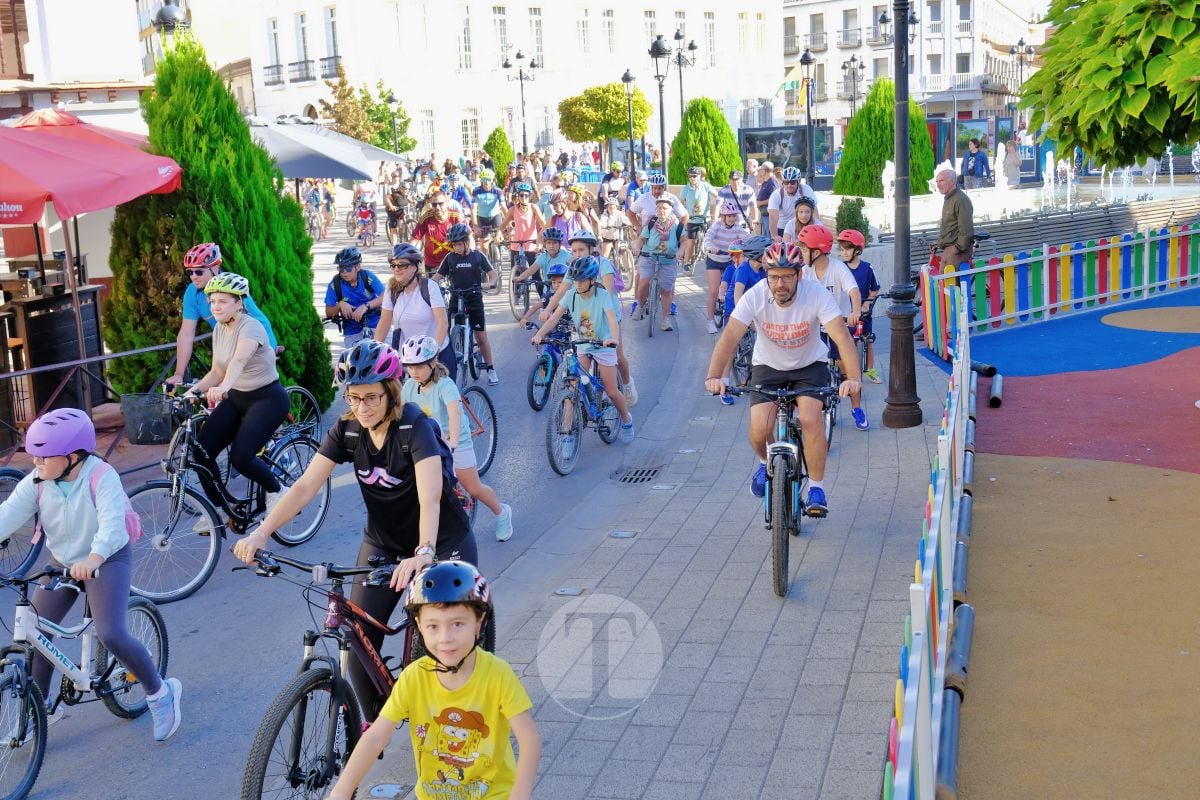 Cientos de vecinos disfrutan en Tomelloso de una multitudinaria jornada del Día de la Bici
