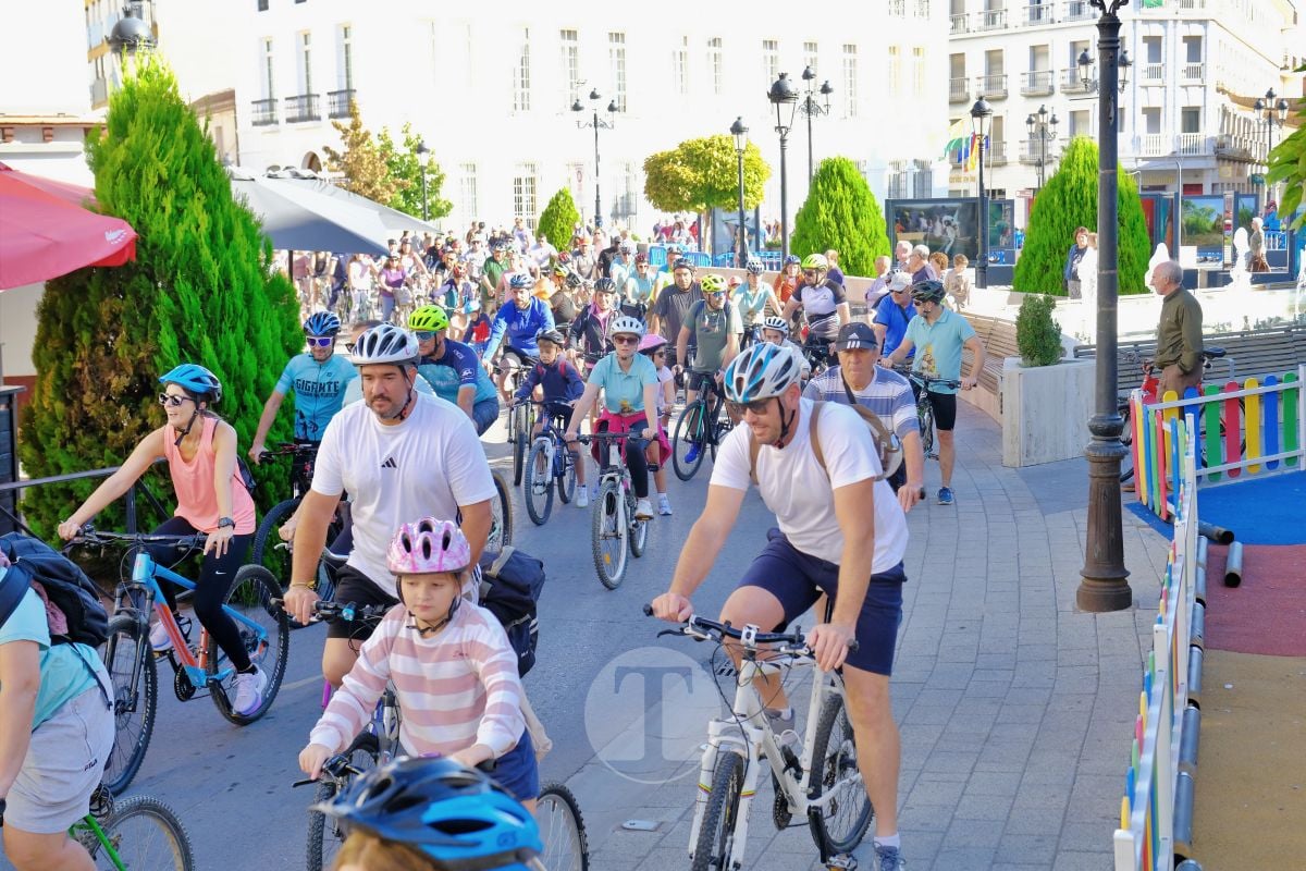 Cientos de vecinos disfrutan en Tomelloso de una multitudinaria jornada del Día de la Bici