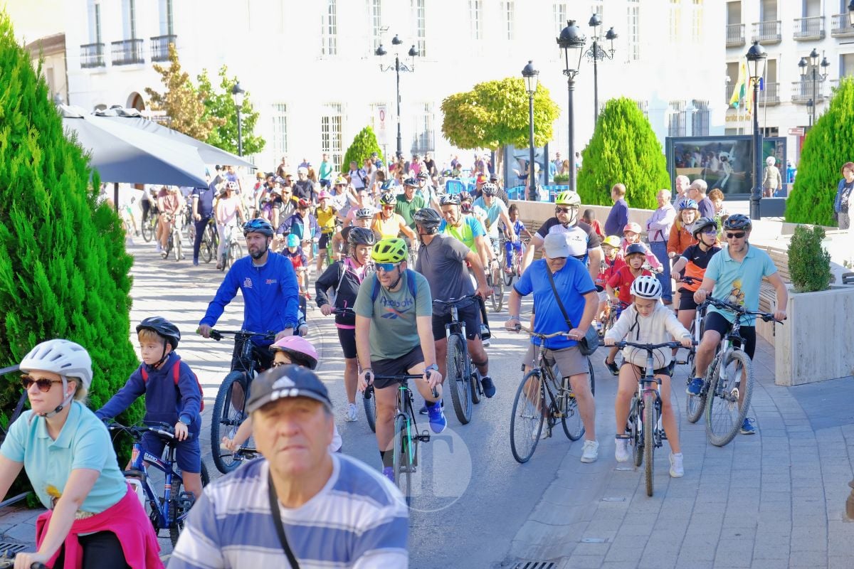 Cientos de vecinos disfrutan en Tomelloso de una multitudinaria jornada del Día de la Bici