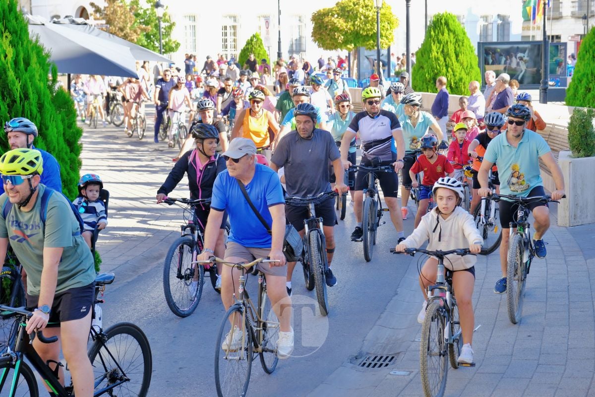 Cientos de vecinos disfrutan en Tomelloso de una multitudinaria jornada del Día de la Bici