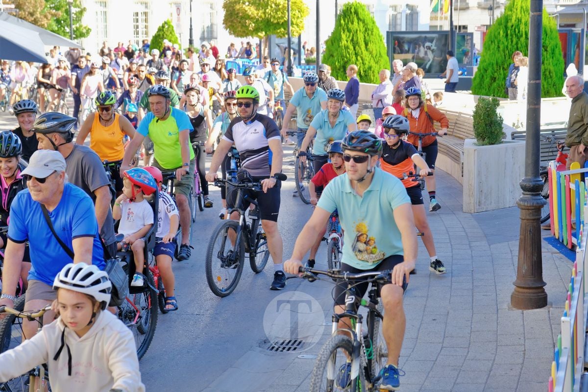 Cientos de vecinos disfrutan en Tomelloso de una multitudinaria jornada del Día de la Bici