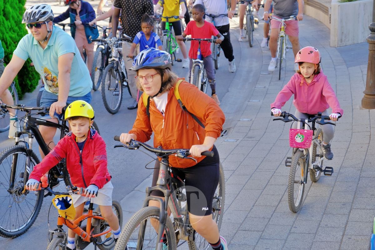 Cientos de vecinos disfrutan en Tomelloso de una multitudinaria jornada del Día de la Bici