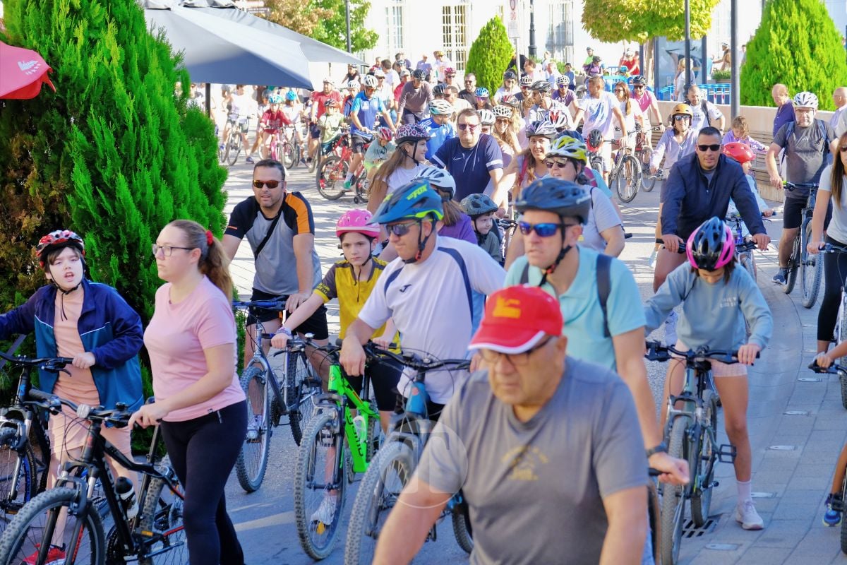 Cientos de vecinos disfrutan en Tomelloso de una multitudinaria jornada del Día de la Bici