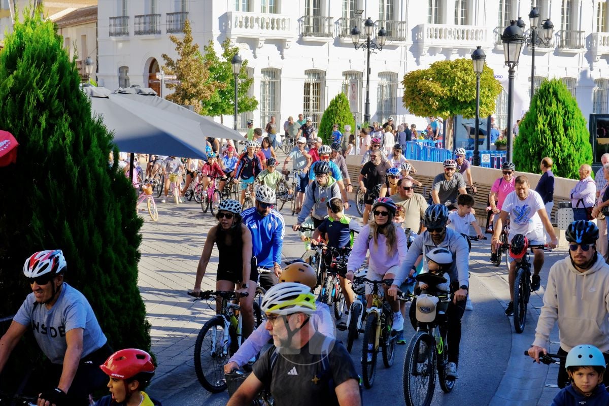 Cientos de vecinos disfrutan en Tomelloso de una multitudinaria jornada del Día de la Bici