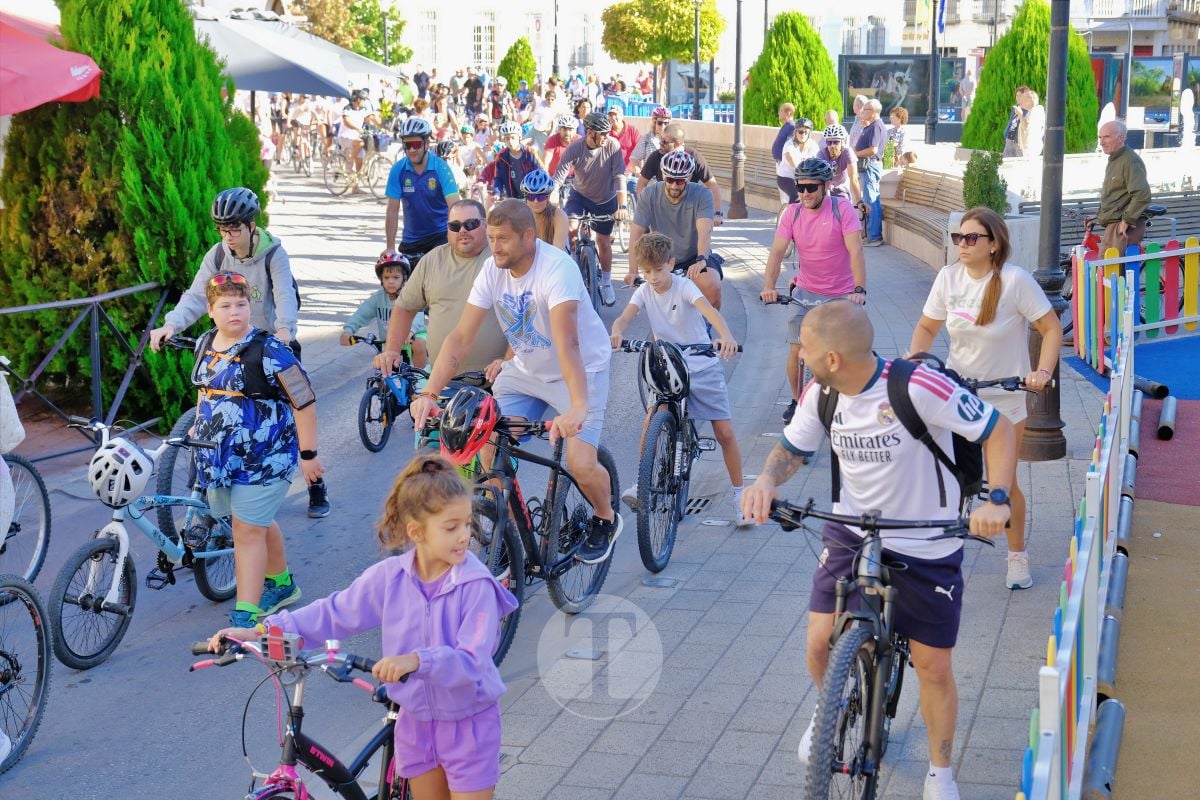 Cientos de vecinos disfrutan en Tomelloso de una multitudinaria jornada del Día de la Bici